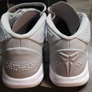 Kobe ad 8 mens size 11